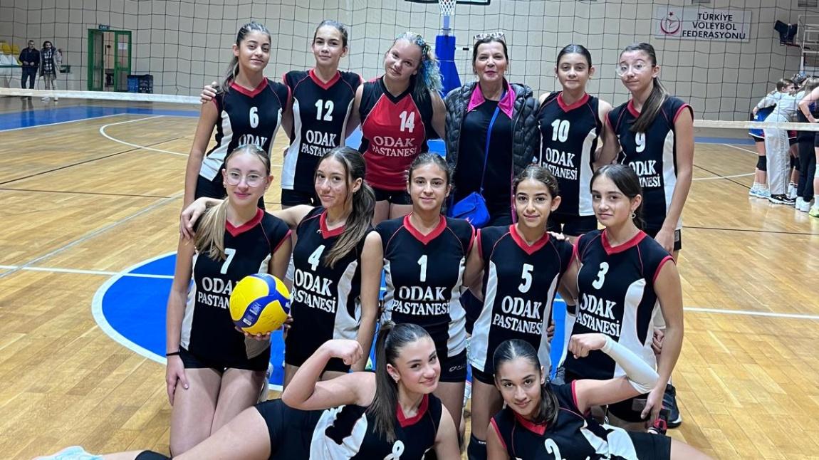 Yıldız Voleybol Takımımız ilk maçından galibiyetle ayrıldı.